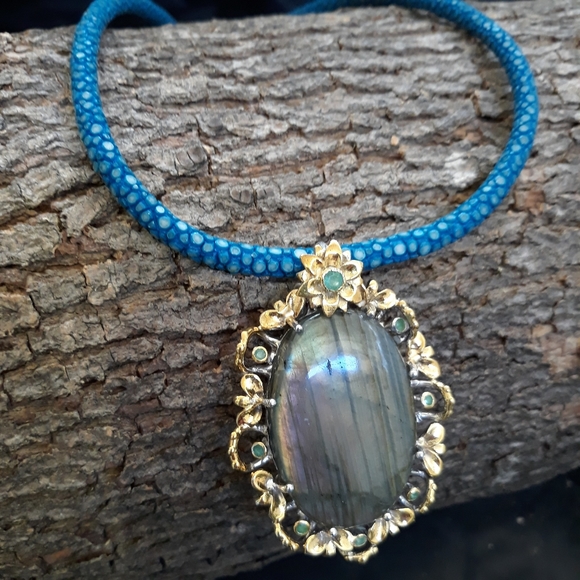 NEW! Handcrafted Labradorite and Stingray Necklace - Picture 15 of 15